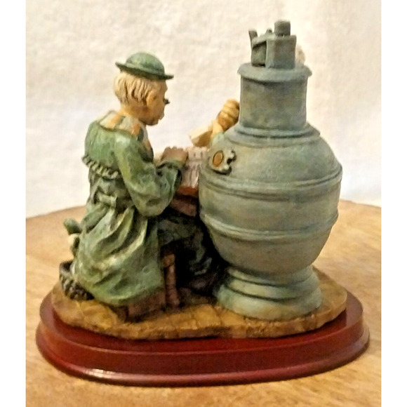 Vintage Marlo Collection~2 Gentlemen Reading Stove with Sleeping Dog - Picture 5 of 9